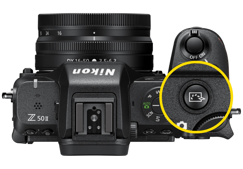 A Z50II possui um bot�o de controlo de imagem facilmente acess�vel na parte superior da c�mara. Basta pressionar o bot�o e as op��es de controlo de imagem s�o exibidas no ecr� LCD traseiro.