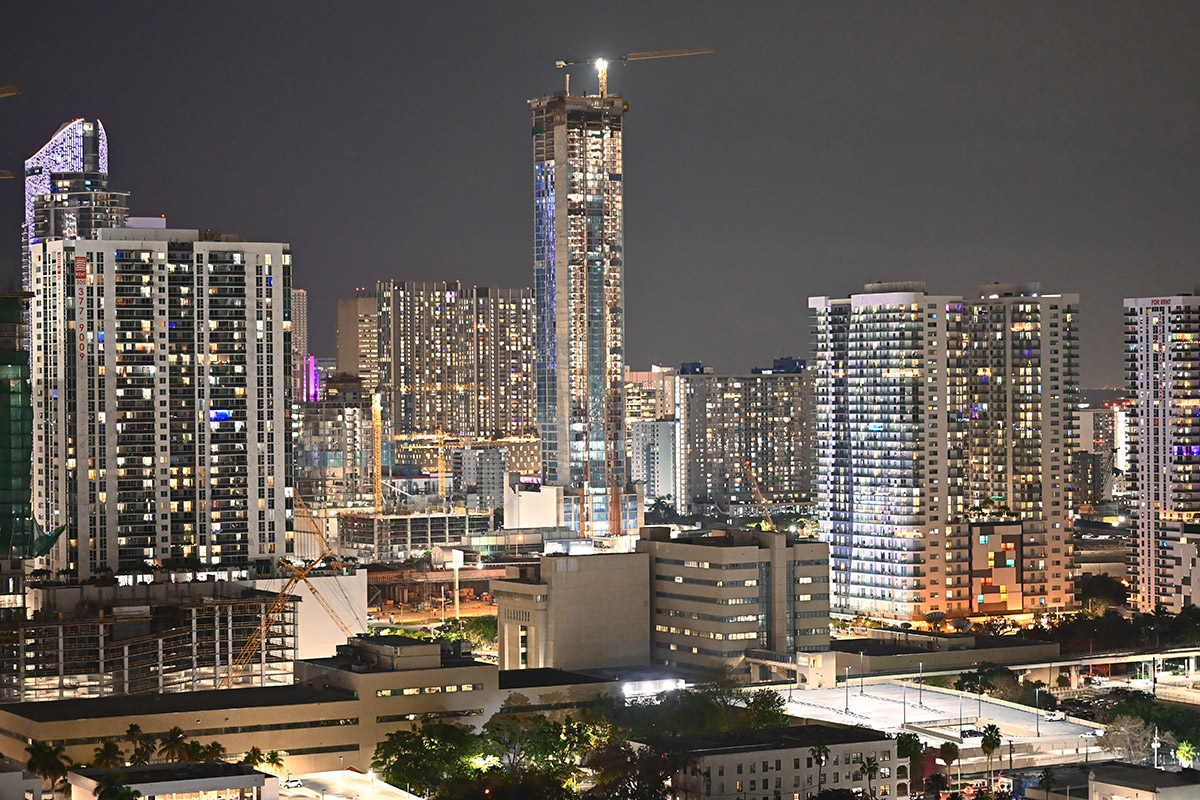 Nikon Z 5II | Tutorial para paisajes urbanos nocturnos sin tr�pode