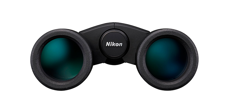 As lentes objetivas dos bin�culos determinam a quantidade de luz que entra durante a observa��o. O di�metro efetivo das lentes objetivas destes bin�culos Monarch M7 8x30 � indicado pelo n�mero 30.