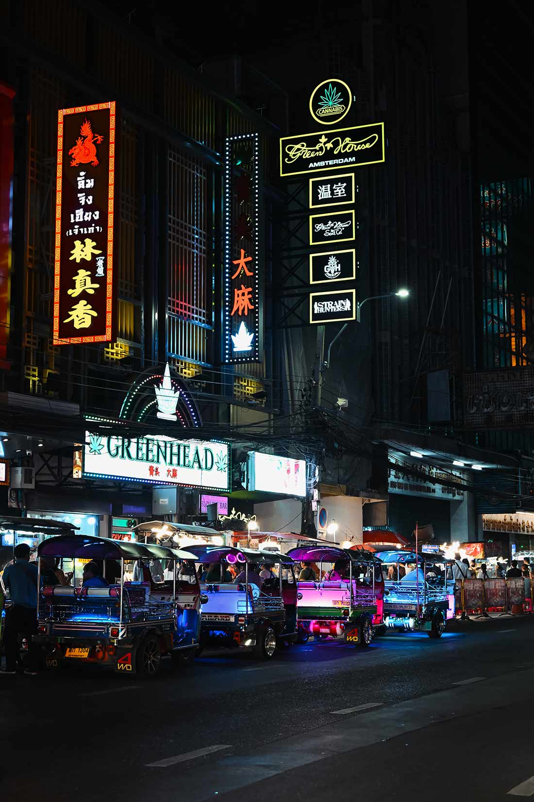 56mm, f/5.6,1/200 sec, ISO 5000, �Memories From Abroad