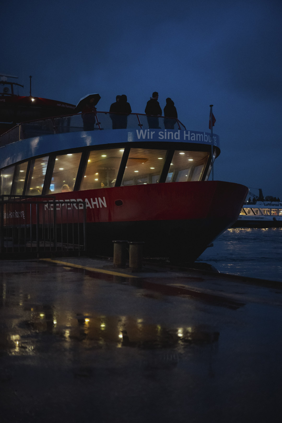 1/320 seg, f/1.7, ISO 3200 �Antonia Thomsen